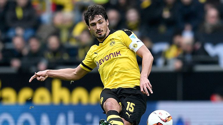 Hummels da pase en juego con Borussia Dortmund