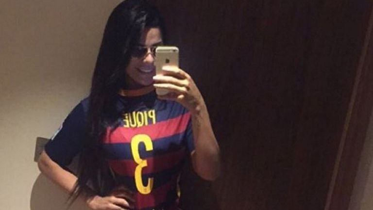 Suzy Cortez presume una playera del Barcelona con nombre de Pique