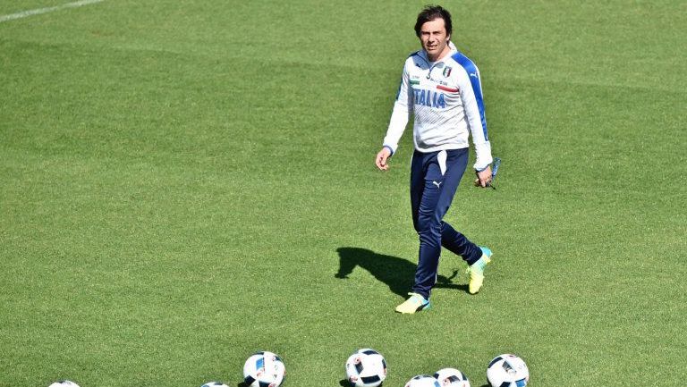 Antonio Conte durante un entrenamiento de Italia