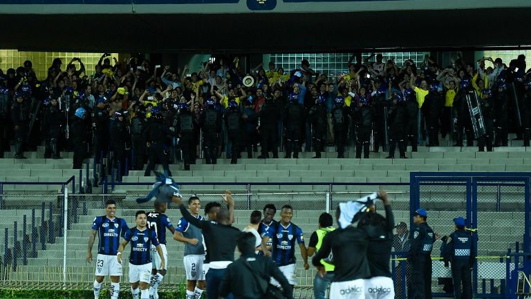 La afición ecuatoriana festejando con su equipo el pase a 'semis' de Libertadores