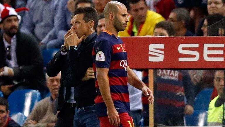 Mascherano abandona el campo en juego del Barcelona