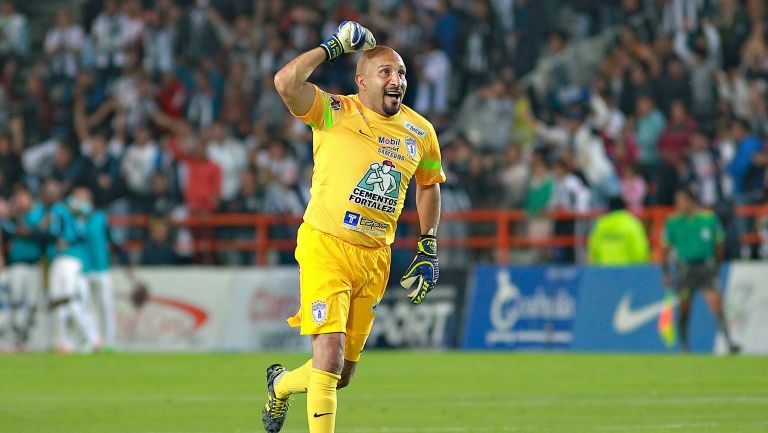 Conejo Pérez celebra el gol de Pachuca en la Ida