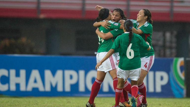 Las jugadoras del Tri sub 17 festejan un gol