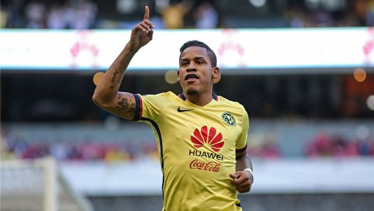Michael Arroyo festeja un gol contra Monarcas en el Clausura 2016