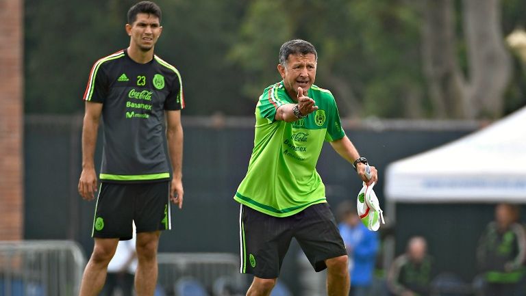 Juan Carlos Osorio durante un entrenamiento del Tri