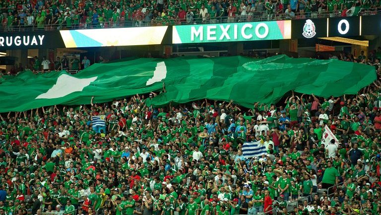 Afición mexicana en las gradas del Estadio de Phoenix