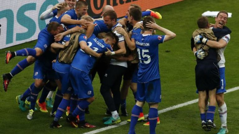Islandia celebra agónico gol frente a Austria