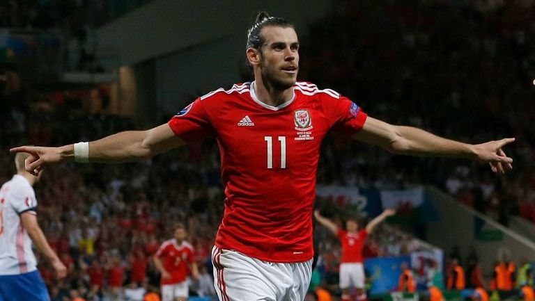 Gareth Bale celebra un gol con Gales en el partido contra Rusia en la Eurocopa