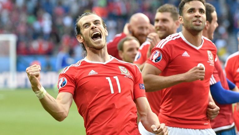 Bale festeja el pase a Cuartos de Eurocopa