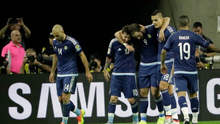 Los jugadores de Argentina celebran el cuarto gol frente a EU