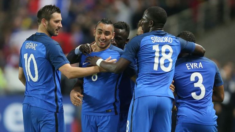 Jugadores de Francia festejan un gol en la Euro