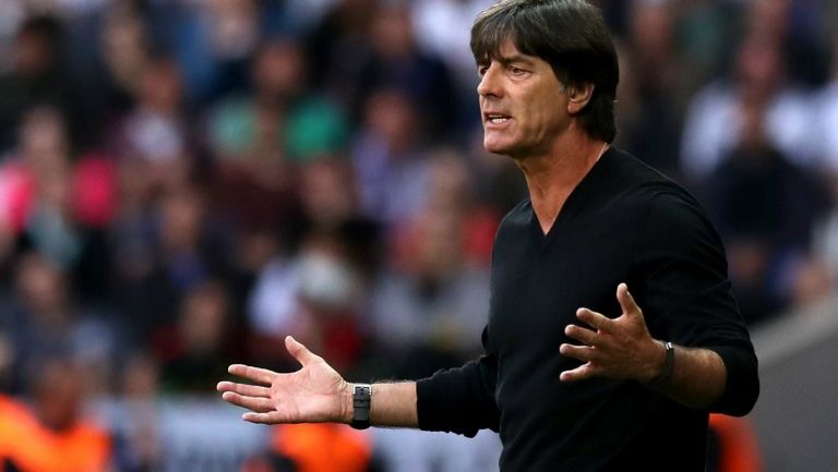 Joachim Löw da indicaciones en el Alemania-Eslovaquia