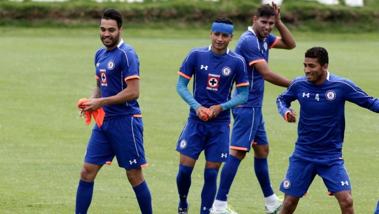 Los jugadores de Cruz Azul en un entrenamiento de La Máquina