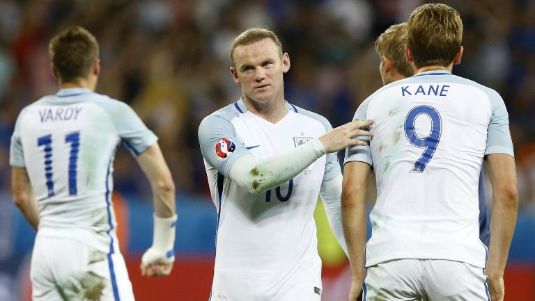 Rooney consuela a Kane tras eliminación de Inglaterra