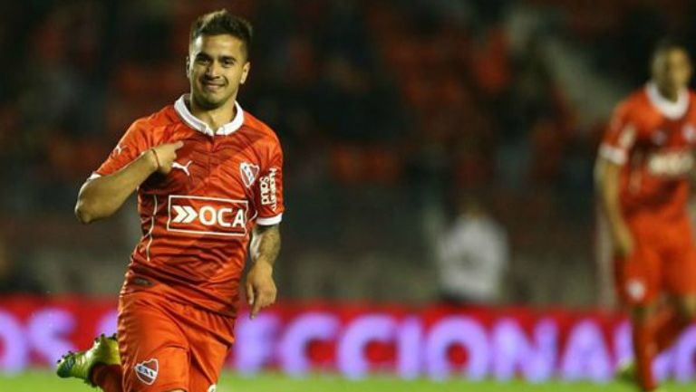 Rodrigo Gómez celebrando un gol con Independiente