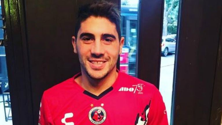 Cristian Erbes con la playera de Veracruz