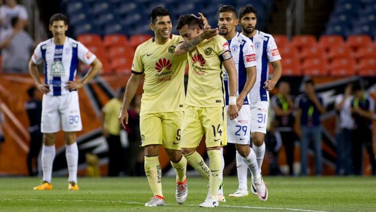 Rubens Sambueza festeja el gol contra Pachuca