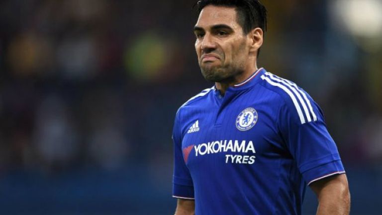 Falcao se lamenta tras fallo con Chelsea