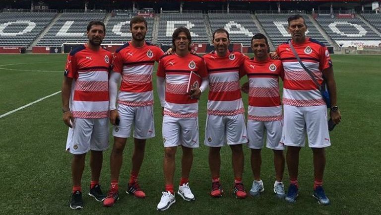 Matías Almeyda luce el nuevo uniforme de Chivas