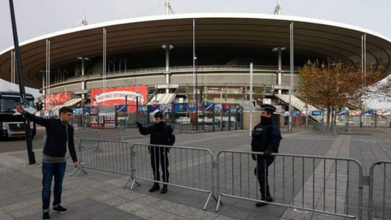 El Stade de France custodiado por oficiales