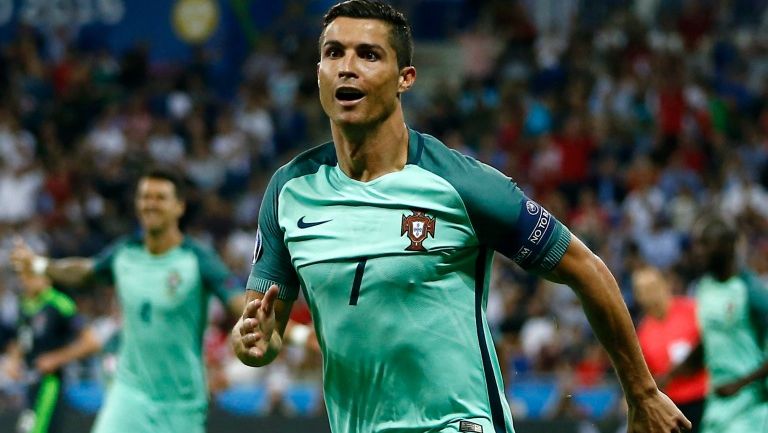 Cristiano Ronaldo celebra su tanto frente a Gales en las 'Semis'