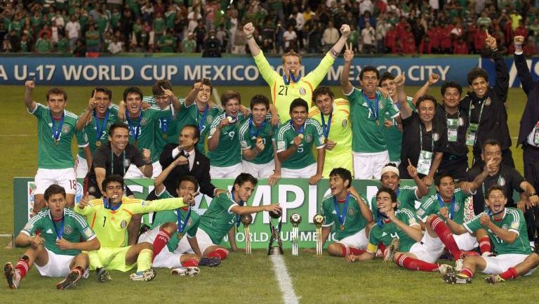 La Selección Sub 17 celebrando su título obtenido en el Mundial de México