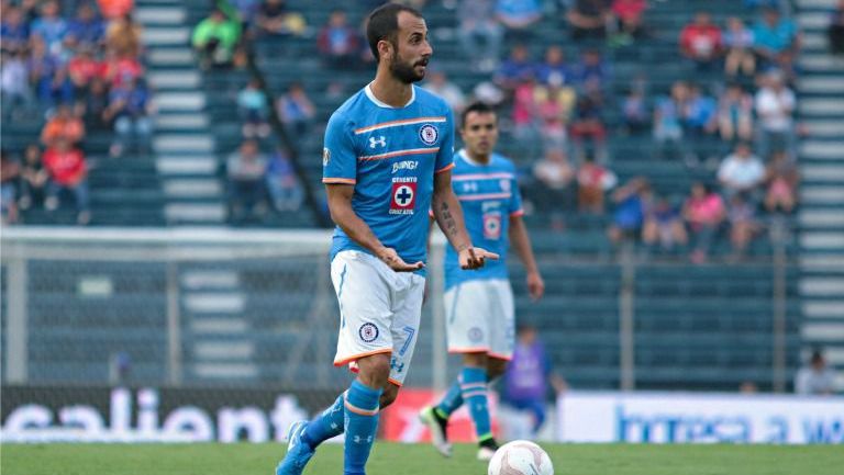 Víctor Vázquez, durante un partido con Cruz Azul 