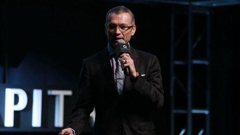 José Luis Higuera en la presentación de Chivas TV