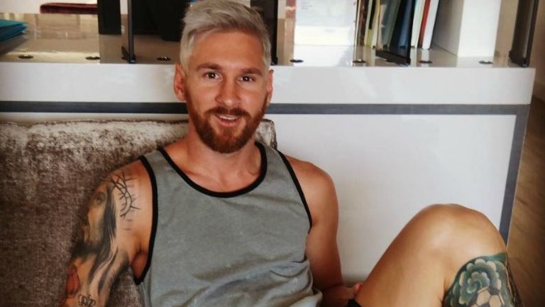 Lionel Messi luce su cabello platinado