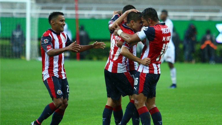 Edson Torres, festeja su gol durante el partido entre Chivas y Chiapas en la Copa Mx