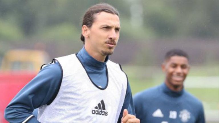 Zlatan Ibrahimovic en un entrenamiento del Manchester United