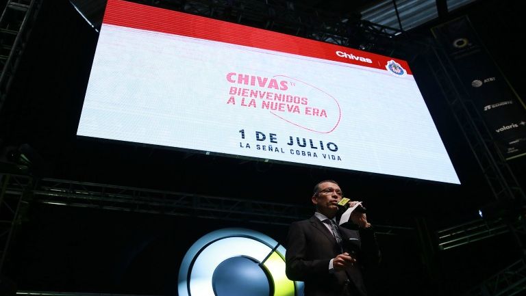 Higuera durante la presentación de Chivas TV