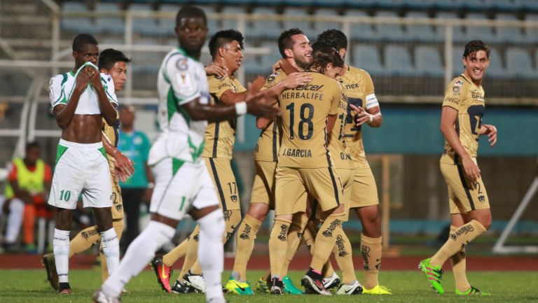 Juadores de Pumas festejan gol contra WConnection