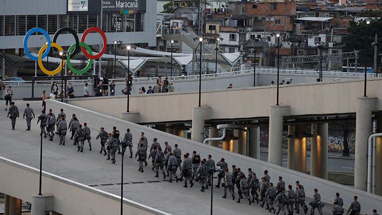 Elementos del ejército brasileño en las inmediaciones del Maracaná