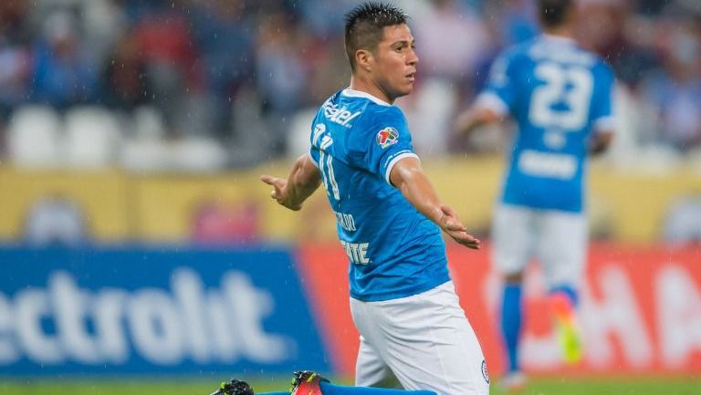Jonathan Cristaldo lamenta una falta no cobrada en el juego frente a Leones Negros por Copa MX