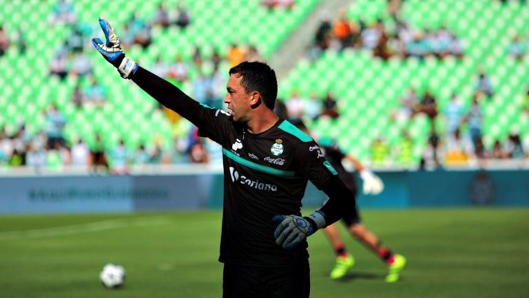 Agustín Marchesín en un partido con Santos 