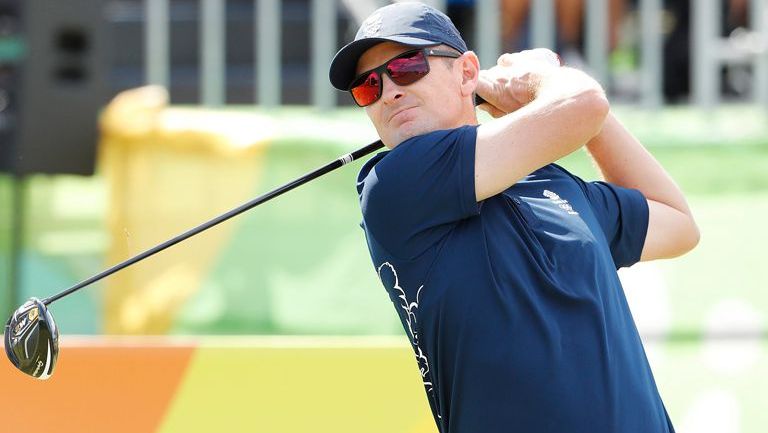 Justin Rose golpea en juego olímpico de golf