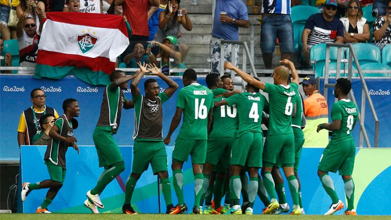 Nigeria celebra el gol de Umar