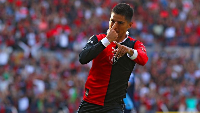 Martín Barragán festeja su gol contra Puebla