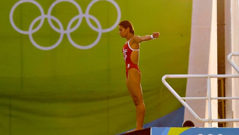 Paola Espinosa se prepara para un clavado en Río