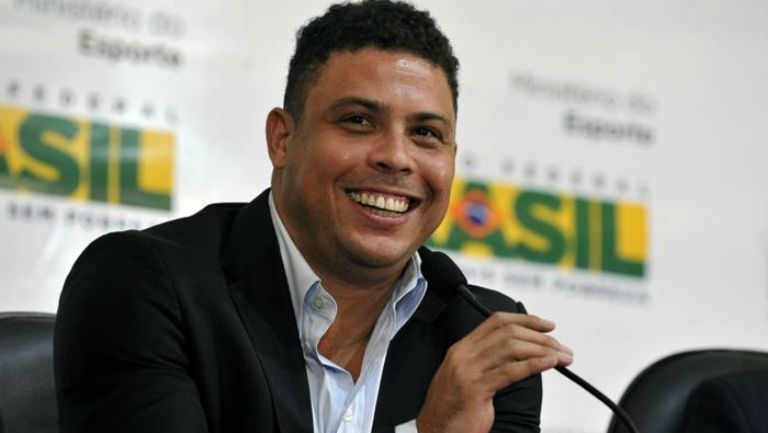 Ronaldo sonríe en una conferencia de prensa
