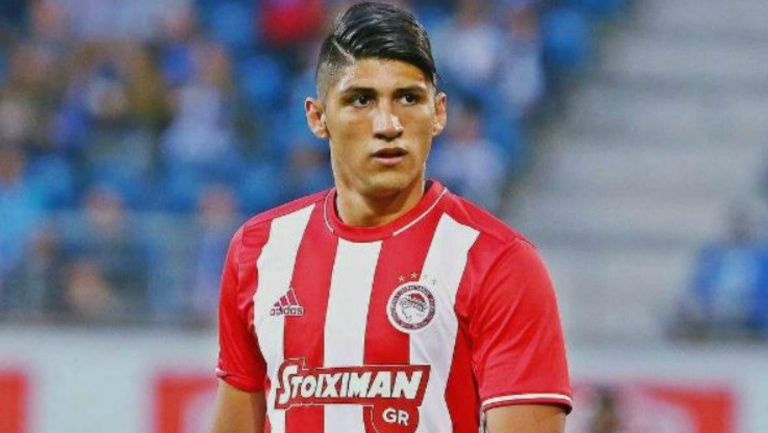 Pulido en un partido con el Olympiacos