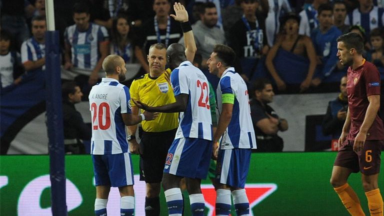 Bjorn Kuipers, durante el partido de Porto contra Roma de Champions League