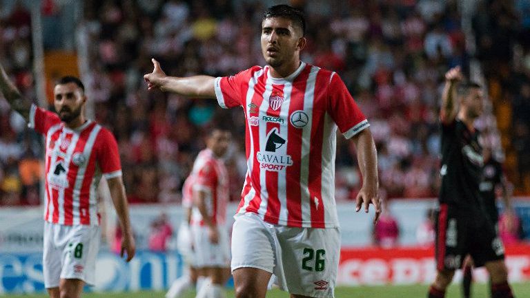 Jairo González durante un partido del Necaxa