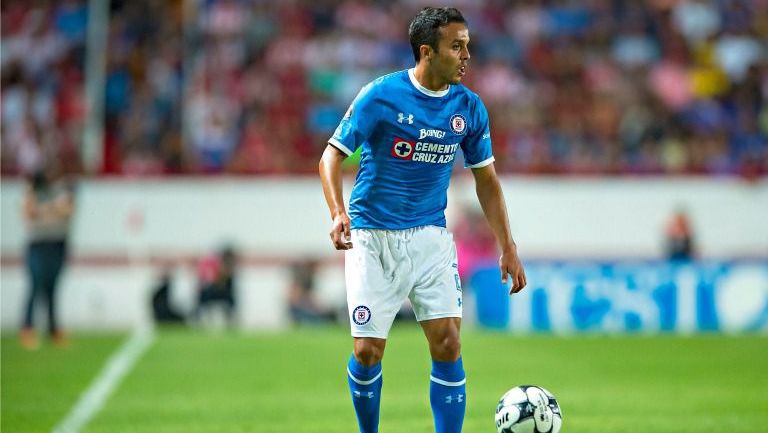 Omar Mendoza, durante el partido entre Cruz Azul y Necaxa en el A2016