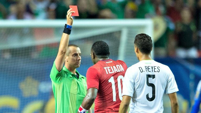 Mark Geiger expulsa a Tejada en la Copa Oro 2015