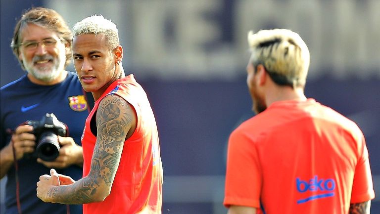 Neymar durante un entrenamiento con el Barcelona