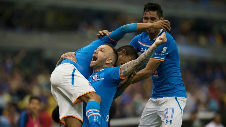 Joao Rojas celebra el empate de La Máquina frente al América en Clásico Joven pasado