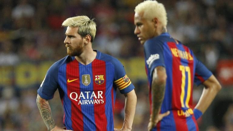 Messi y Neymar, tristes tras la derrota del Barcelona