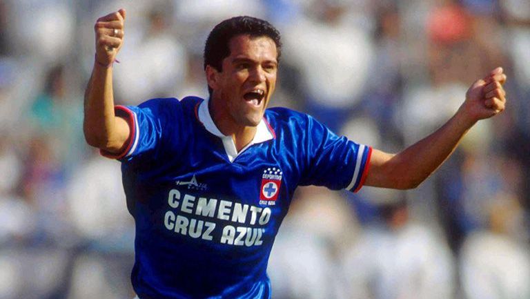 Carlos Hermosillo, en su etapa como jugador de Cruz Azul